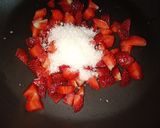 Foto langkah ke 2 dari resep Korean Strawberry Milk.