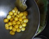 A picture of step 1 of Punjabi style dum aloo.