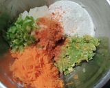 A picture of step 1 of Bell pepper cheese stuffed burger.