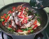 Foto langkah ke 5 dari resep Resep Ikan Pindang Pedas Manis.