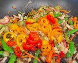 A picture of step 2 of Vegetarian Stir-Fried Vermicelli.