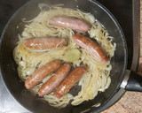 Foto del paso 2 de la receta: Salchichas al Vino con Patatas Pegotòn