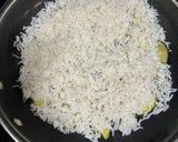 A picture of step 2 of Zucchini Fried Rice with Eggs.