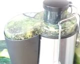 A picture of step 1 of Green juice.