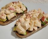 Foto del paso 6 de la receta Montaditos de delicias de mar y aguacate