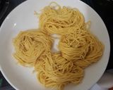 Hình bước làm 3 của món Mì xào ăn kèm rau củ