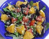 Foto del paso 1 de la receta Ensalada con salmón ahumado, naranja y frutos secos