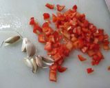 Foto del paso 8 de la receta Matambre tiernizado a la pizza con patatas, ajos y pimientos fritos