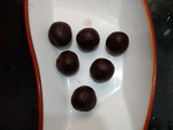 ચોકલેટ બોલ્સ (Chocolate Balls Recipe In Gujarati)
