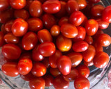 Foto del paso 2 de la receta: Ensalada fresca, con lechuga, pepinos y tomate cherry !!