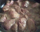 Sült csirkemáj, hagymával és főtt burgonyával recept fázis 2 fotója