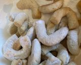 Békebeli vaníliás kifli recept fázis 2 fotója