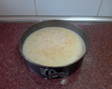 Foto del paso 7 de la receta: Tarta de cuajada con mermelada de fresa