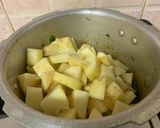 A picture of step 6 of Aloo Methi gravy !!.