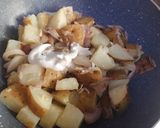 A picture of step 6 of Fried garlic mayo potato.