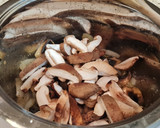 Foto del paso 3 de la receta: Solomillo de cerdo champiñones y shiitake al cava