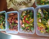 Foto langkah ke 3 dari resep Ikan asin tipis balado pete.