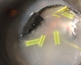 Foto del passaggio 4 della ricetta Branzino alle mandorle e crema di cipolle