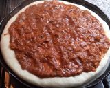 Foto del paso 7 de la receta: Pizza de muzzarella con morrón verde y aceitunas negras