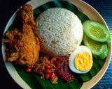 Foto langkah ke 5 dari resep Nasi lemak khas singapura.