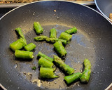 Foto del paso 4 de la receta: Revuelto de langostinos y almejas