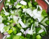 हरे प्याज़ की भुर्जी (Green onion bhurji recipe in Hindi) रेसिपी चरण 2 फोटो