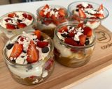 Foto del paso 4 de la receta: Postre de frutillas 🍓, merengue y Dulce de leche 🎂