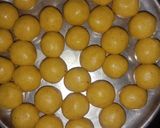 A picture of step 8 of Rava Besan Ladoo.
