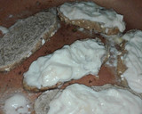 Foto del paso 1 de la receta: Tostadas de bechamel y queso