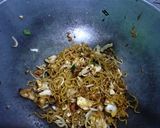 Foto langkah ke 5 dari resep Mie goreng.