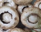 A picture of step 1 of Stuffed mushroom.