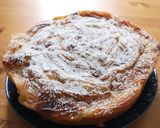 A picture of step 6 of Applecake (apfelkuschen) with vanilla cream.