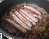 Foto del paso 6 de la receta: Salchichas encebolladas en cerveza negra con fessolets