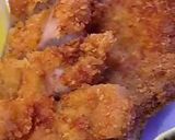 A picture of step 8 of Tonkatsu (Japanese style fried pork cutlet).