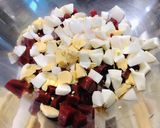 Hình bước làm 2 của món Salad Củ Dền, Trứng & Jambon Sốt Mayonaise