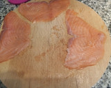 Foto del paso 3 de la receta: Canapés de salmón ahumado y espárragos con queso