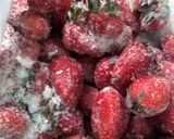 A picture of step 1 of STRAWBERRY MILKSHAKE🍓.