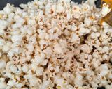 Foto langkah ke 4 dari resep Salted Caramel Popcorn.