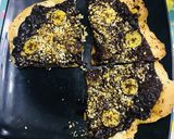 Foto del paso 2 de la receta: Pizzas caseras de plátano y chocolate con almendras