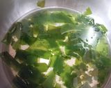 Foto del paso 3 de la receta: Ensalada de tomate, calabacín y algas wakame