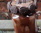 A picture of step 1 of Oreo milkshake.