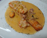 Foto del paso 8 de la receta: Salmón en salsa de naranja y marisco