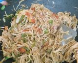 वेज चाउमीन (Veg Chowmein recipe in hindi) रेसिपी चरण 5 फोटो