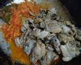 Foto langkah ke 3 dari resep Oseng kerang kijing pedas.