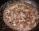 Foto del paso 10 de la receta: Almejas y gambas en salsa marina.
