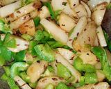 A picture of step 2 of Fry potato capsicum vegetable.
