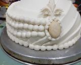 A picture of step 8 of Nikah Themed Cake.