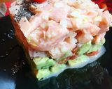 Foto del paso 3 de la receta: Tartar de salmón y aguacate con limón
