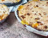 Foto del paso 5 de la receta: Pastel de manzana con natillas y crumble