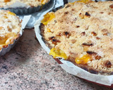Foto del paso 5 de la receta: Pastel de manzana con natillas y crumble